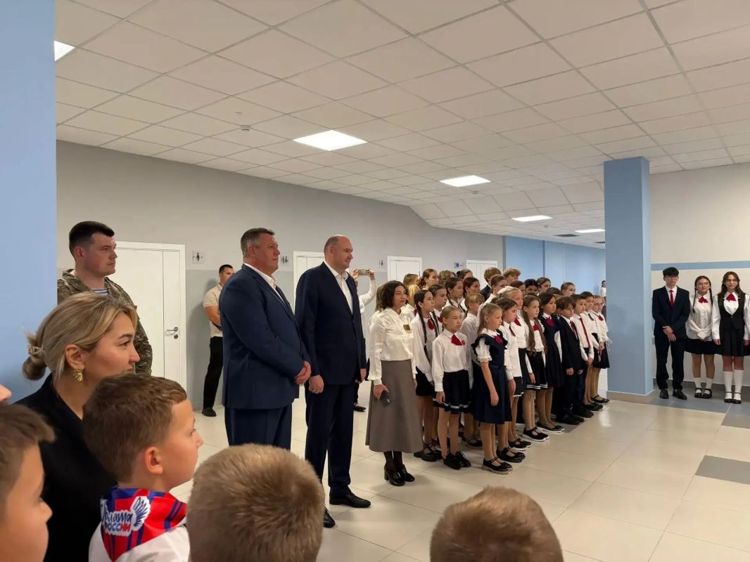 Оренбургская школа получила 3 млн рублей от ДОМ.РФ Оренбургская школа получила 3 млн рублей от ДОМ.РФ