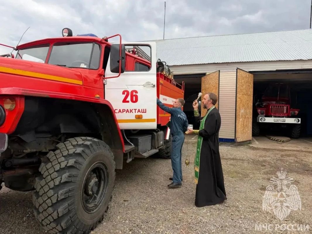В Саракташе освятили пожарную часть и служебный транспорт огнеборцев В Саракташе освятили пожарную часть и служебный транспорт огнеборцев