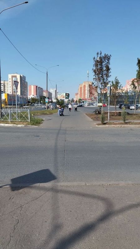 Обещанные «зебры» в Оренбурге так и не появились: пешеходные переходы у школ остались без разметки Обещанные «зебры» в Оренбурге так и не появились: пешеходные переходы у школ остались без разметки
