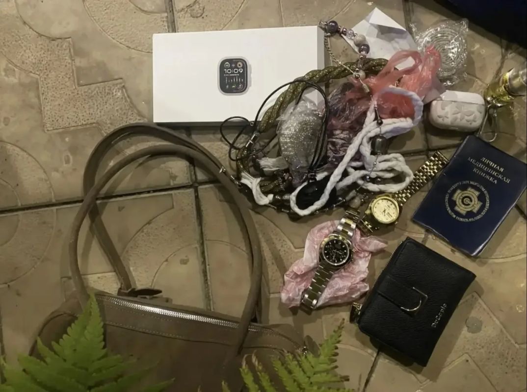 В Оренбурге полицейскими задержана студентка, которая по указанию мошенников пыталась похитить имущество местных жителей В Оренбурге полицейскими задержана студентка, которая по указанию мошенников пыталась похитить имущество местных жителей