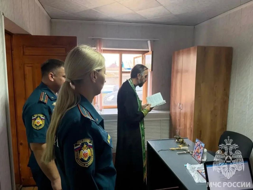 В Саракташе освятили пожарную часть и служебный транспорт огнеборцев В Саракташе освятили пожарную часть и служебный транспорт огнеборцев