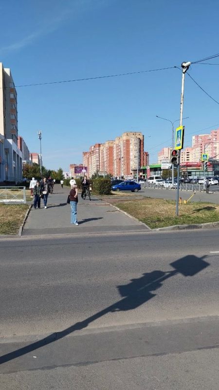 Обещанные «зебры» в Оренбурге так и не появились: пешеходные переходы у школ остались без разметки Обещанные «зебры» в Оренбурге так и не появились: пешеходные переходы у школ остались без разметки