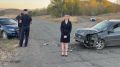 Сотрудники полиции устанавливают обстоятельства произошедшего ДТП с пострадавшими