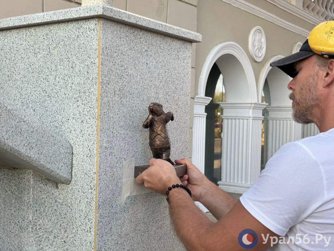 В Оренбурге к забегу Полуночник установили фигурку байбака-бегуна В Оренбурге к забегу Полуночник установили фигурку байбака-бегуна