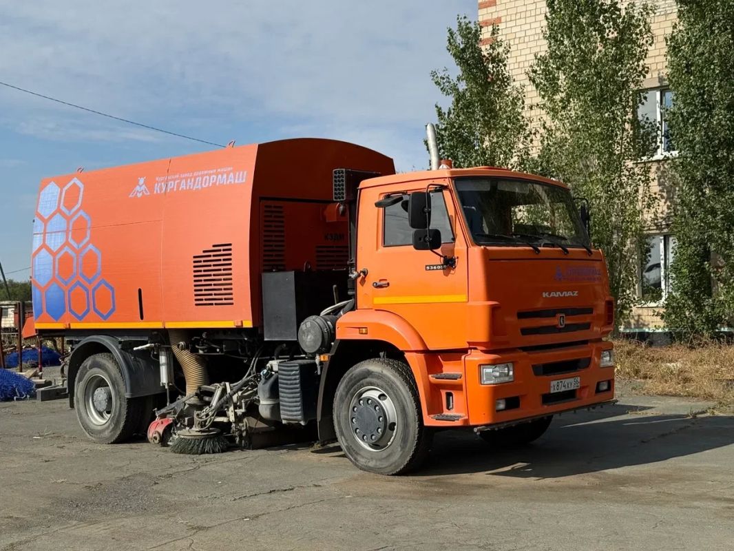 Автопарк коммунальных служб Орска пополнился спецтехникой Автопарк коммунальных служб Орска пополнился спецтехникой