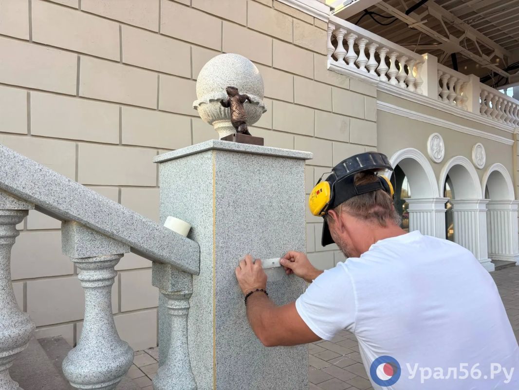 В Оренбурге к забегу Полуночник установили фигурку байбака-бегуна В Оренбурге к забегу Полуночник установили фигурку байбака-бегуна