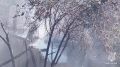 Огнеборцы продолжают работать на месте возгорания в Оренбурге