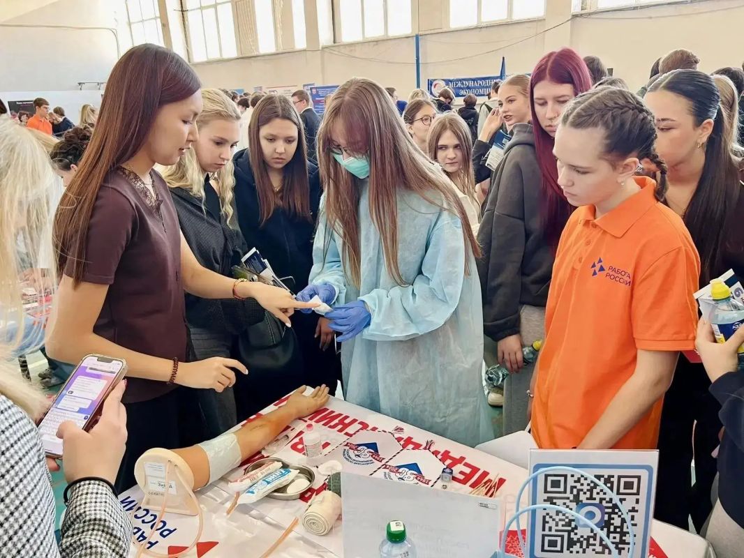 Карьерный фестиваль службы занятости «Живи и работай в Оренбуржье» объединил 2 тысячи участников в Новотроицке Карьерный фестиваль службы занятости «Живи и работай в Оренбуржье» объединил 2 тысячи участников в Новотроицке