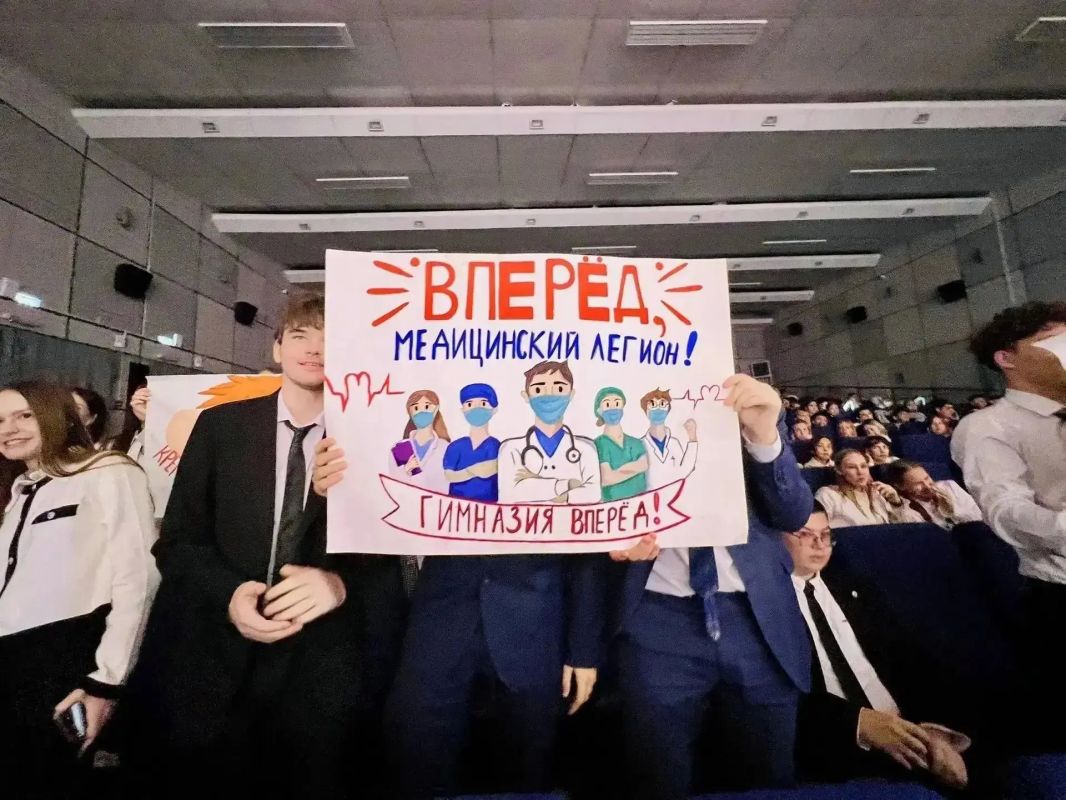 Карьерный фестиваль службы занятости «Живи и работай в Оренбуржье» объединил 2 тысячи участников в Новотроицке Карьерный фестиваль службы занятости «Живи и работай в Оренбуржье» объединил 2 тысячи участников в Новотроицке