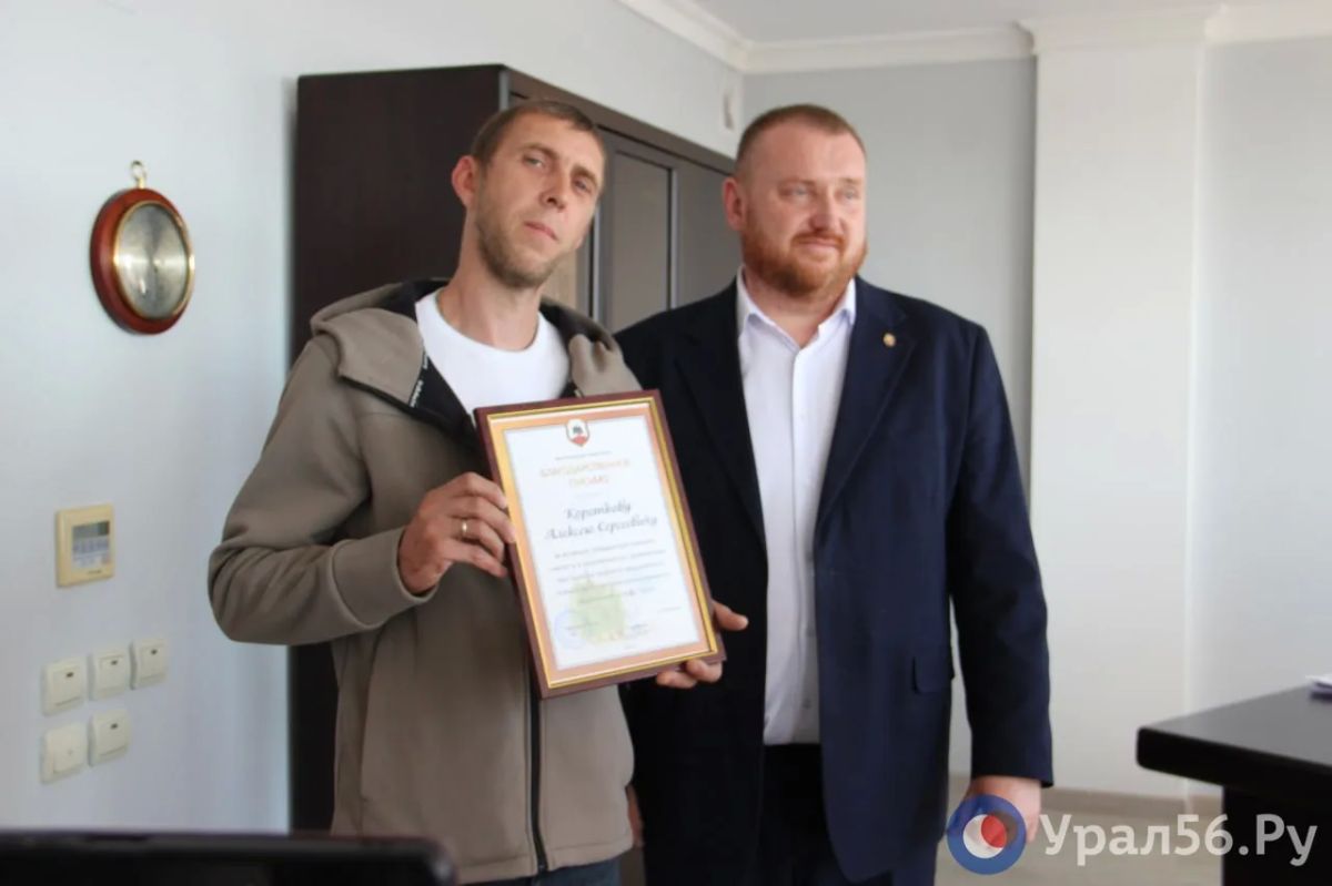 Тракторист помог спасти поселок от природного пожара в Орске Тракторист помог спасти поселок от природного пожара в Орске