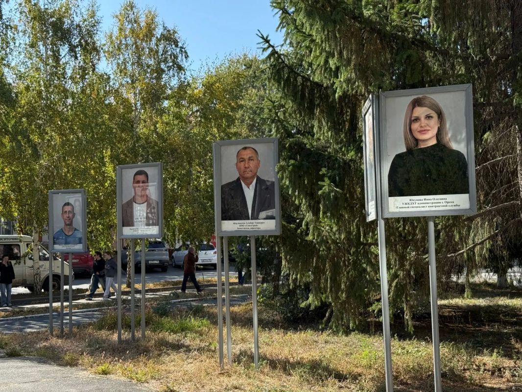 В Орске обновили Аллею почета работников ЖКХ В Орске обновили Аллею почета работников ЖКХ