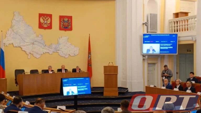 В эти минуты в Оренбурге проходит первое заседание Законодательного собрания Оренбургской области восьмого созыва
