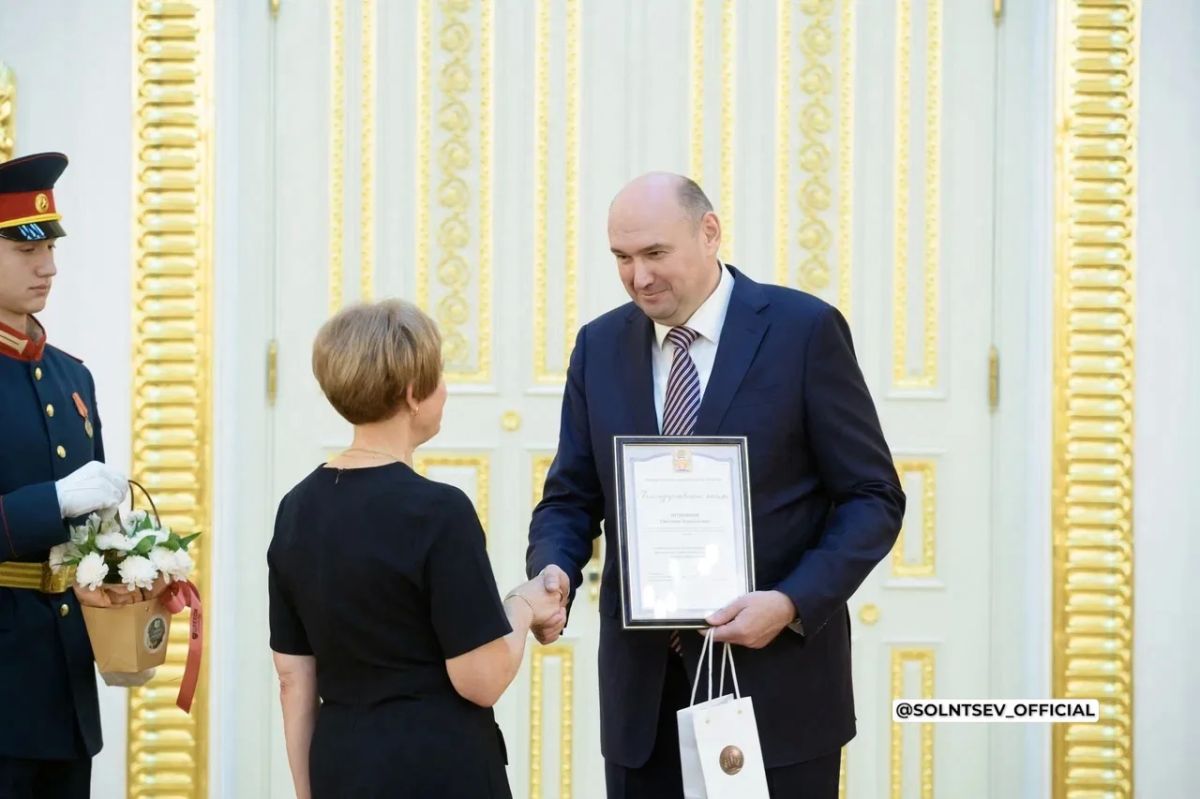 Евгений Солнцев: Лучшие педагоги Оренбуржья сегодня получили губернаторские премии и премии Правительства РФ Евгений Солнцев: Лучшие педагоги Оренбуржья сегодня получили губернаторские премии и премии Правительства РФ