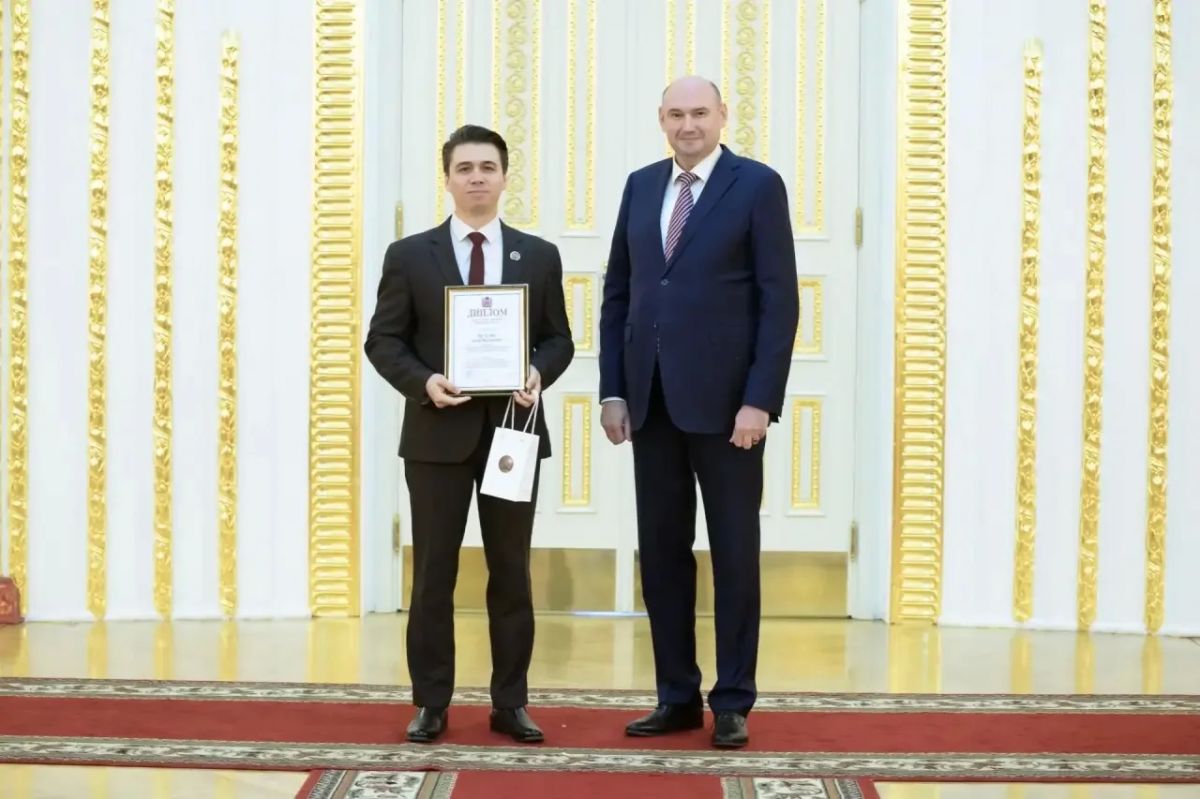 Губернатор Оренбургской области Евгений Солнцев наградил лучших педагогов региона Губернатор Оренбургской области Евгений Солнцев наградил лучших педагогов региона