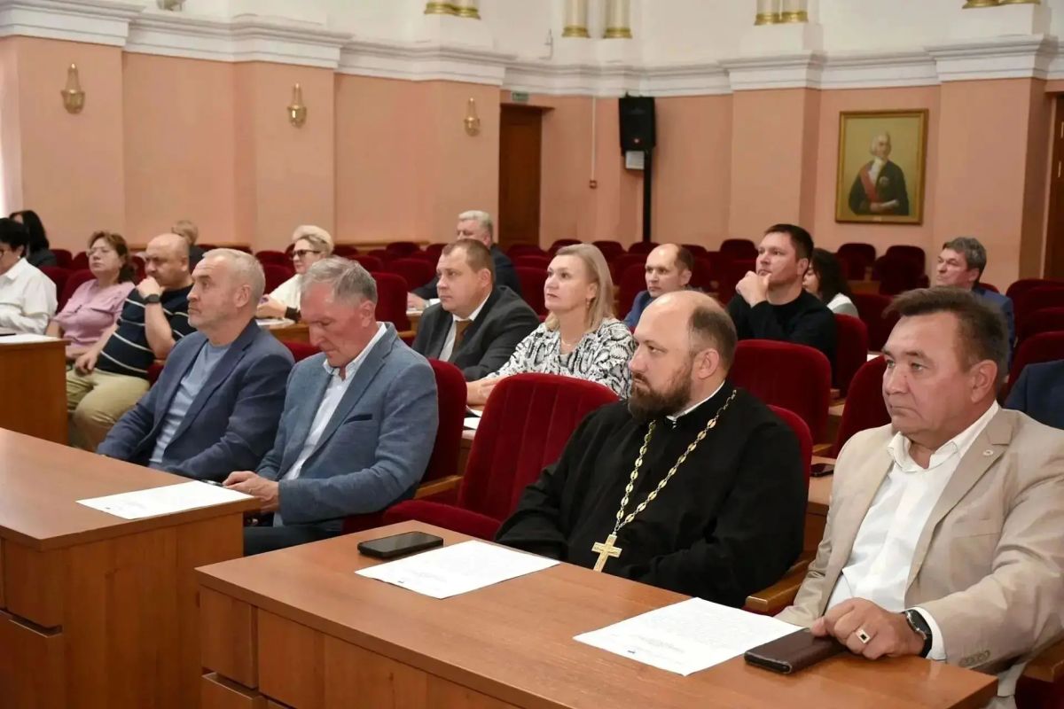 В Оренбурге обсудили вопрос кадрового обеспечения в медицине и образовании В Оренбурге обсудили вопрос кадрового обеспечения в медицине и образовании