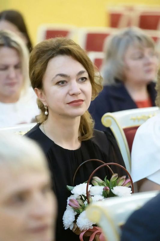 Губернатор Оренбургской области Евгений Солнцев наградил лучших педагогов региона Губернатор Оренбургской области Евгений Солнцев наградил лучших педагогов региона