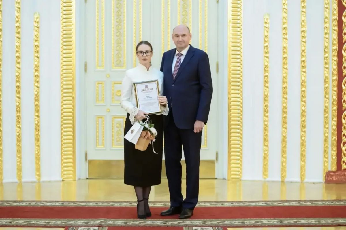 Губернатор Оренбургской области Евгений Солнцев наградил лучших педагогов региона Губернатор Оренбургской области Евгений Солнцев наградил лучших педагогов региона