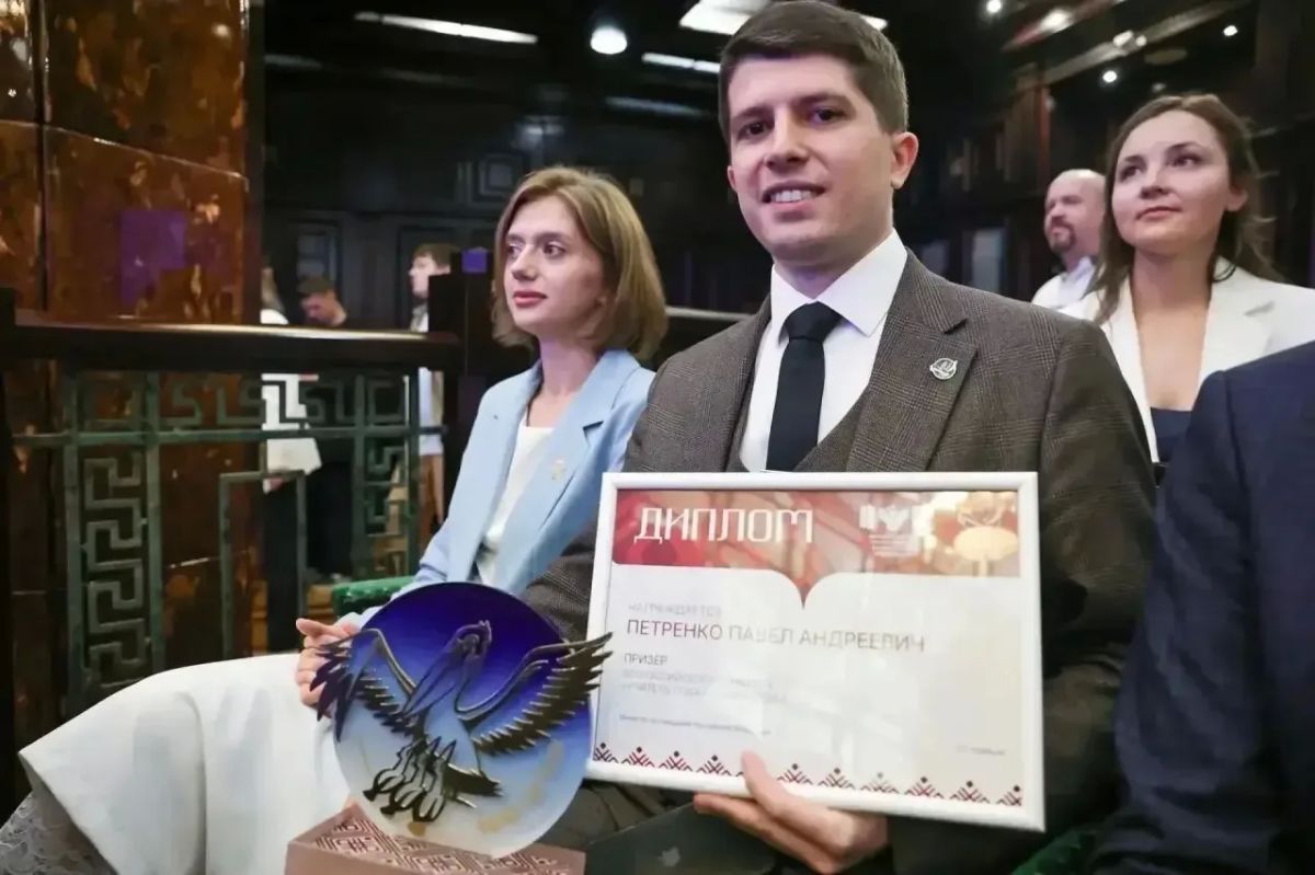 Губернатор Евгений Солнцев поздравил оренбургского педагога с успехом на конкурсе «Учитель года России»