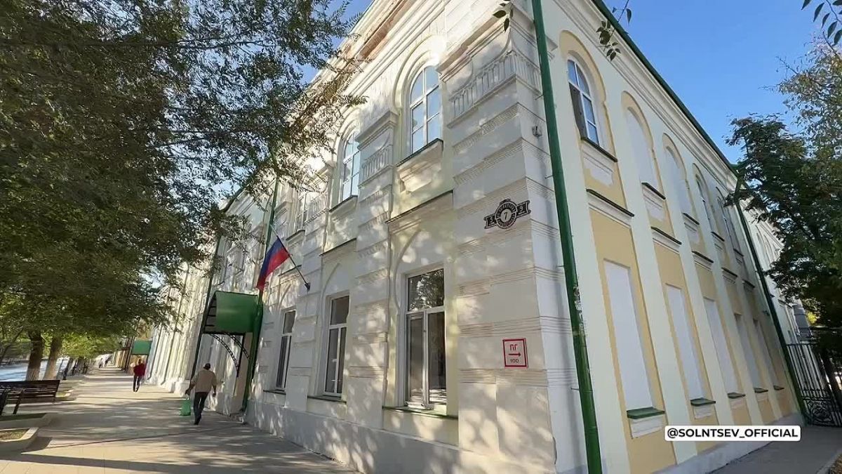 Евгений Солнцев поздравил педагогов Оренбуржья с Днём учителя