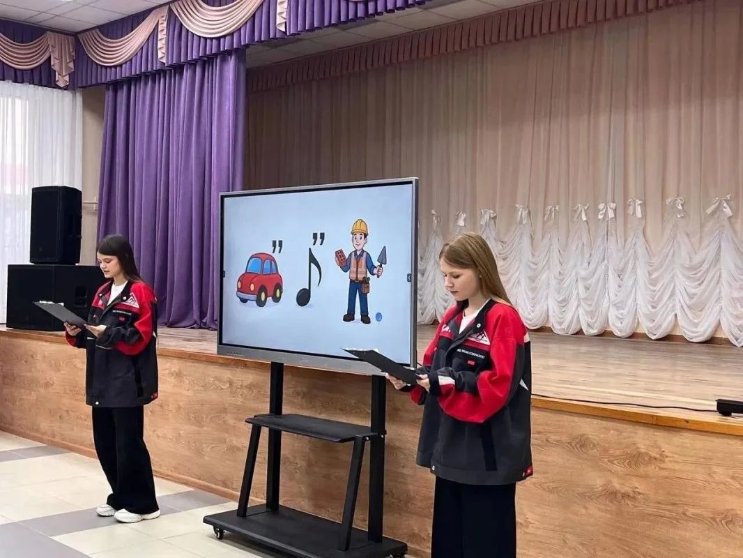 В Оренбуржье проходят Всероссийские классные часы «Профессионалитет: ты в хорошей компании!» В Оренбуржье проходят Всероссийские классные часы «Профессионалитет: ты в хорошей компании!»
