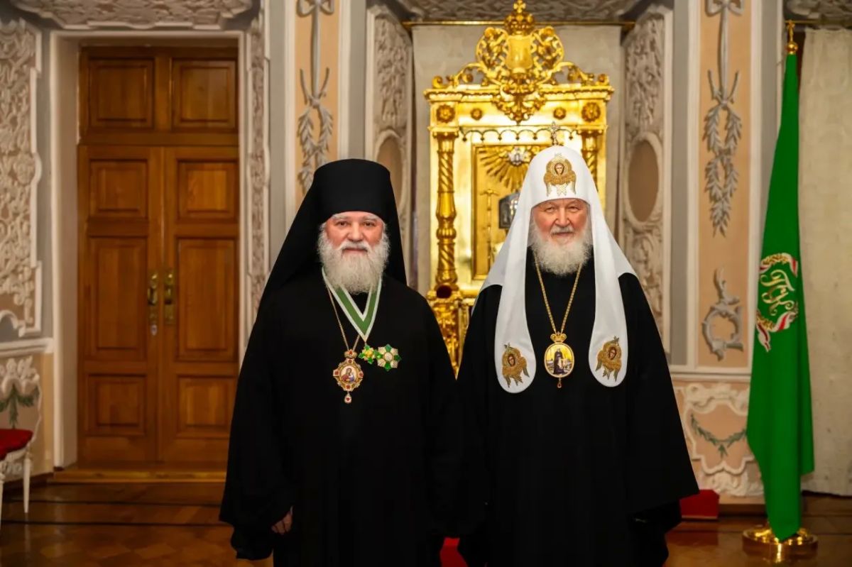 Патриарх Кирилл наградил епископа Бузулукского орденом Серафима Саровского