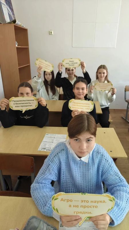 В школах Оренбуржья прошли тематические занятия курса «Россия – мои горизонты» В школах Оренбуржья прошли тематические занятия курса «Россия – мои горизонты»