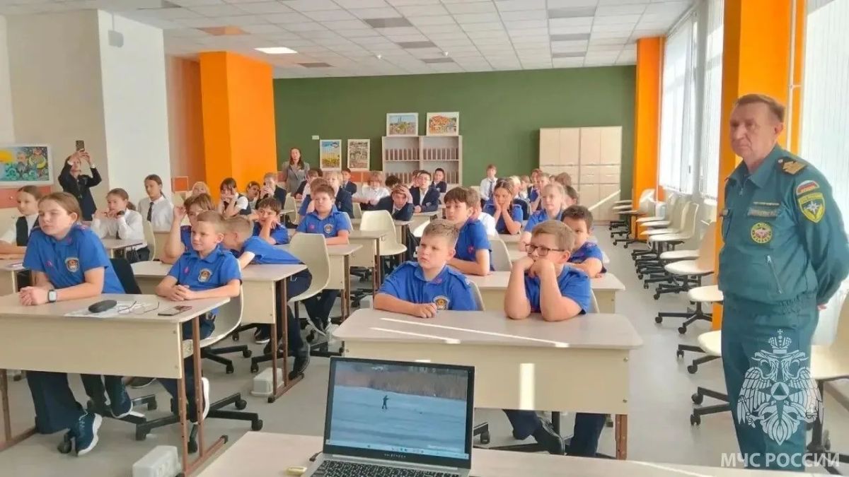 Сотрудники ГИМС провели беседу о безопасности с учащимися лицея Сотрудники ГИМС провели беседу о безопасности с учащимися лицея