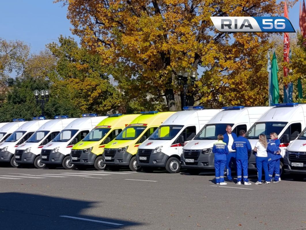 В Оренбурге медикам вручили новые спецмашины и почетные знаки В Оренбурге медикам вручили новые спецмашины и почетные знаки