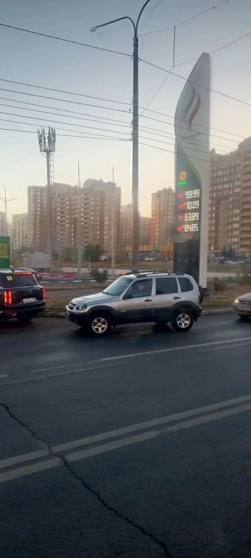 Автомобилисты Оренбурга отмечают, что стоимость литра бензина АИ-95 на некоторых АЗС превысила 70 рублей