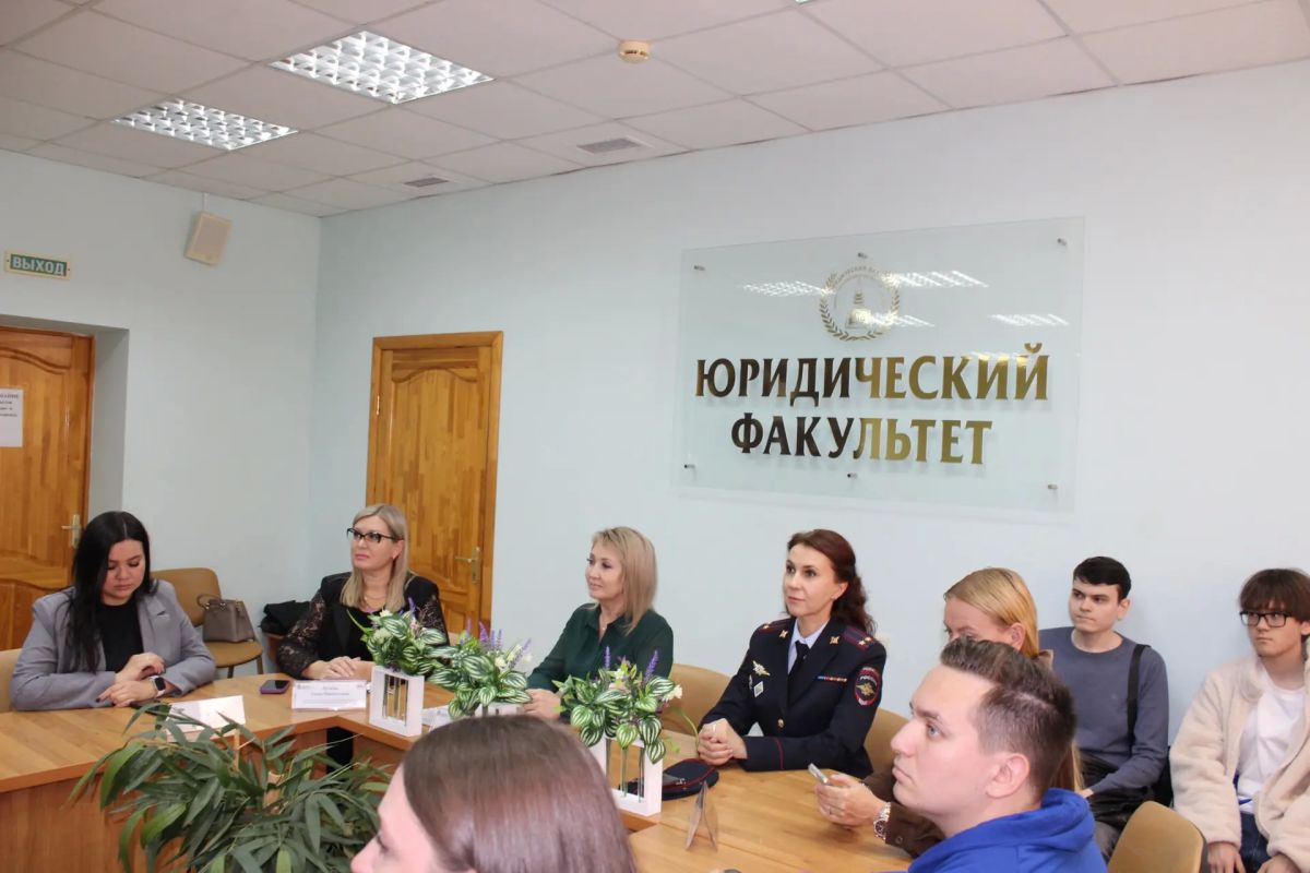 В Оренбурге сотрудник полиции приняла участие в заседании Юридической клиники ОГУ В Оренбурге сотрудник полиции приняла участие в заседании Юридической клиники ОГУ