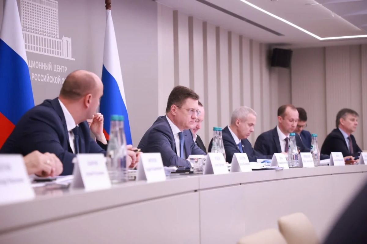 Александр Новак провел совещание по ситуации на топливном рынке Александр Новак провел совещание по ситуации на топливном рынке