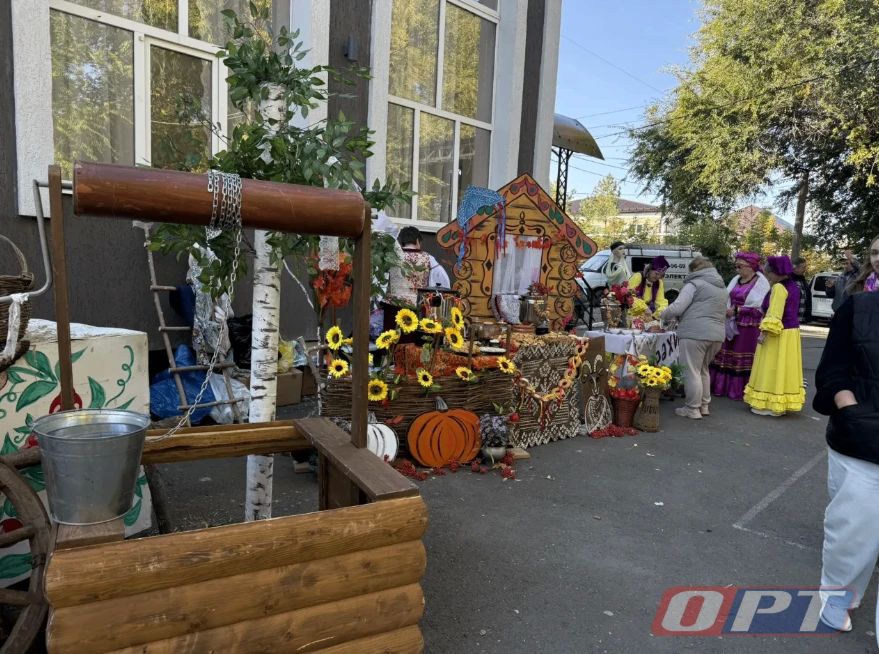 «В Покров день — платок Оренбургский пуховый надень!» «В Покров день — платок Оренбургский пуховый надень!»