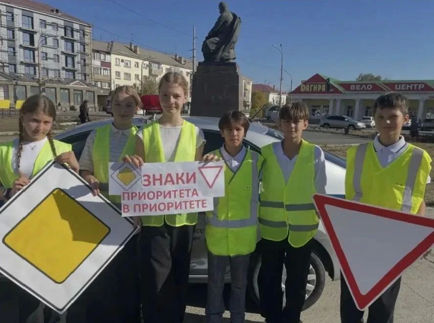 Сотрудники Госавтоинспекции МУ МВД России “Орское” совместно с отрядом юных инспекторов движения школы № 27 и руководителем центра “Светофор” провели профилактическую акцию «Знаки приоритета — в приоритете!» Сотрудники Госавтоинспекции МУ МВД России “Орское” совместно с отрядом юных инспекторов движения школы № 27 и руководителем центра “Светофор” провели профилактическую акцию «Знаки приоритета — в приоритете!»