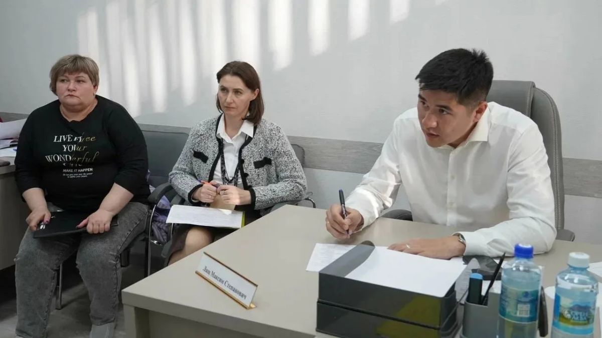 Максим Лащ ответил на вопросы оренбуржцев на личном приеме Максим Лащ ответил на вопросы оренбуржцев на личном приеме