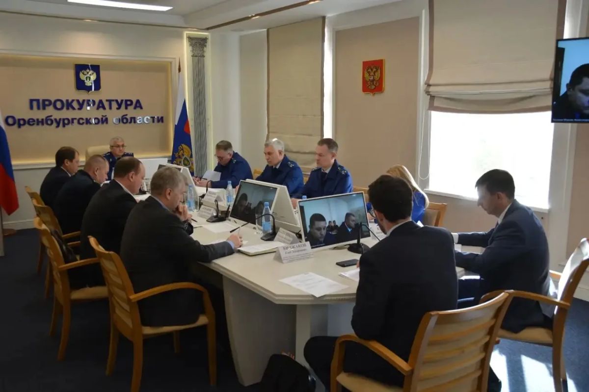 В прокуратуре Оренбургской области проведено заседание межведомственной рабочей группы по соблюдению законности в сфере трудового законодательства