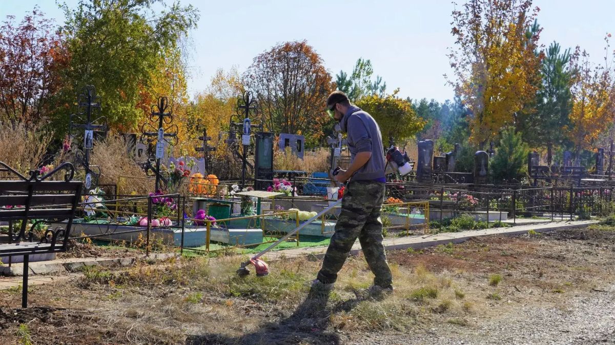 В Оренбурге привели в порядок кладбищенский комплекс «Степной» В Оренбурге привели в порядок кладбищенский комплекс «Степной»