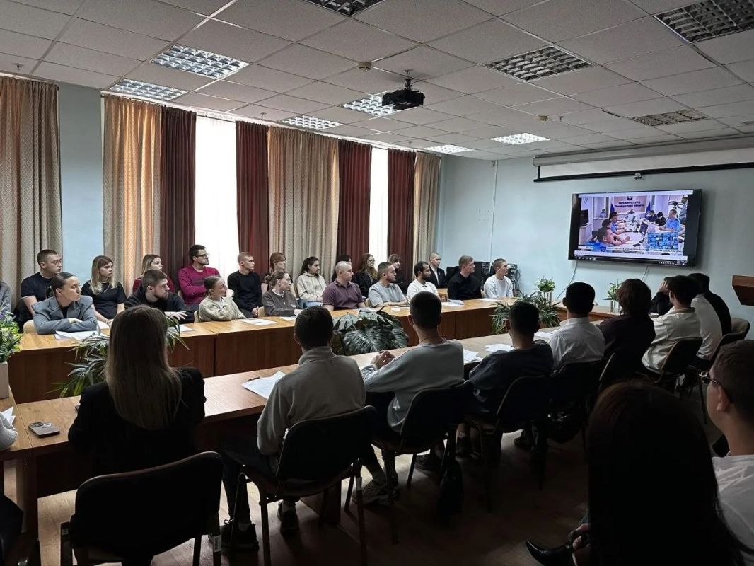 Работники отдела кадров прокуратуры Оренбургской области приняли активное участие в профориентационных мероприятиях со студентами и молодежью Работники отдела кадров прокуратуры Оренбургской области приняли активное участие в профориентационных мероприятиях со студентами и молодежью
