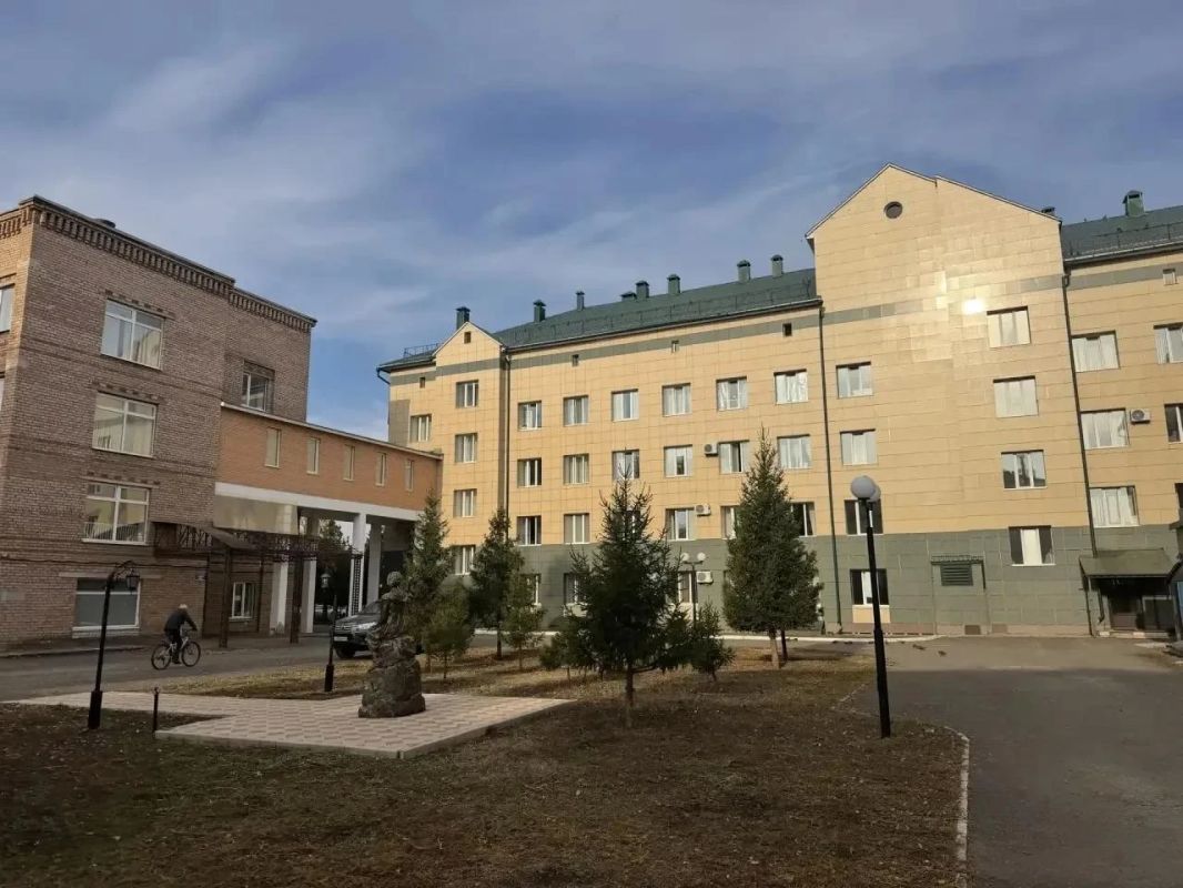 Вице-губернатор Лариса Боярская и исполняющий обязанности министра здравоохранения Павел Орлов оценили готовность обновлённых объектов Саракташской районной больницы