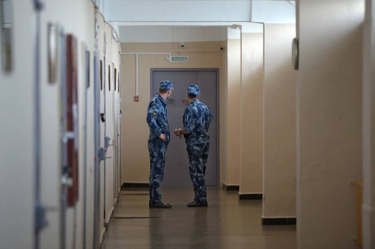В Оренбурге суд арестовал обвиняемую в убийстве медсестры