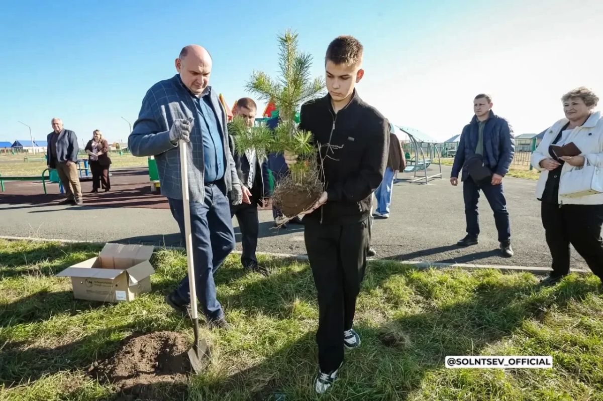 Евгений Солнцев рассказал о ремонте мостов и благоустройстве в Кваркенском районе Евгений Солнцев рассказал о ремонте мостов и благоустройстве в Кваркенском районе