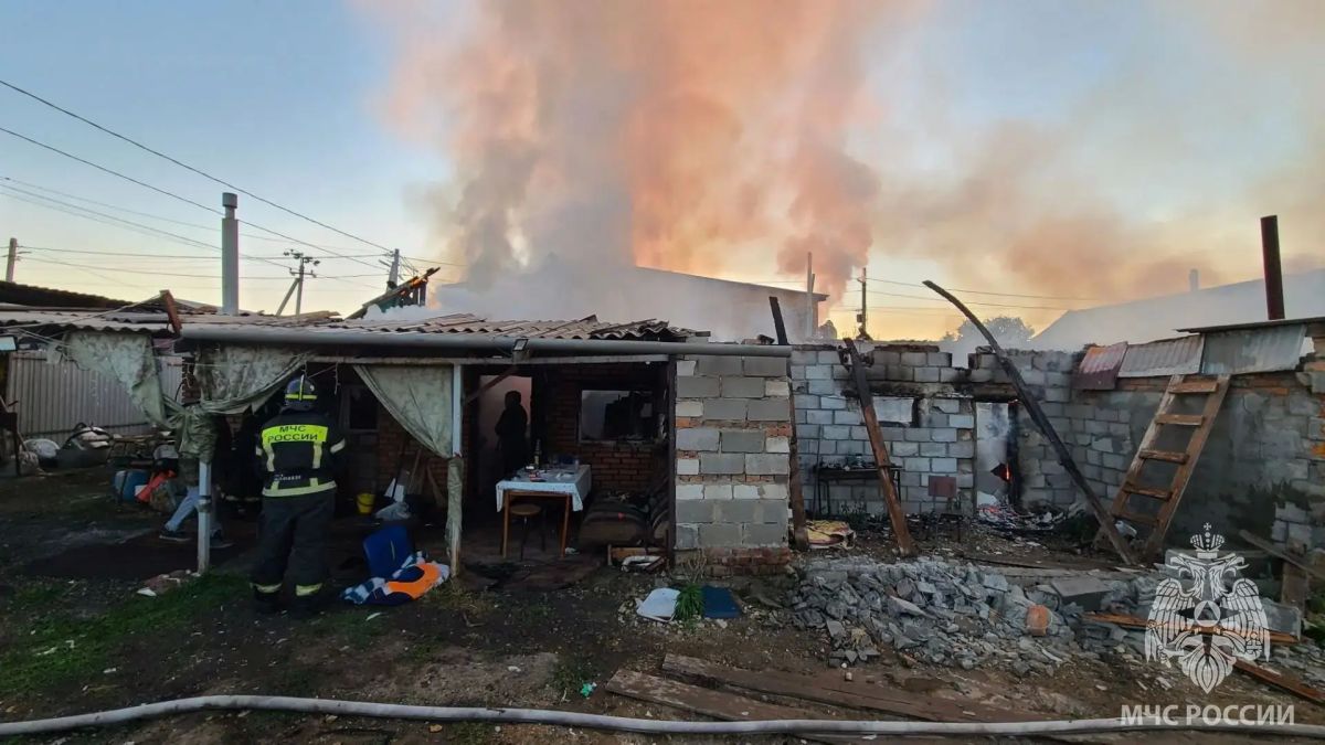 На пожаре в Орске спасены три человека На пожаре в Орске спасены три человека