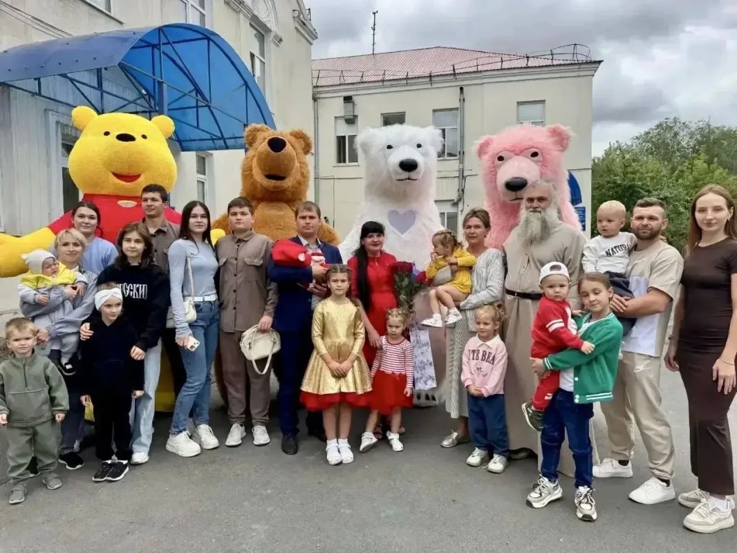 В День отца губернатор Евгений Солнцев рассказал о многодетной семье Кожеватовых из Орска