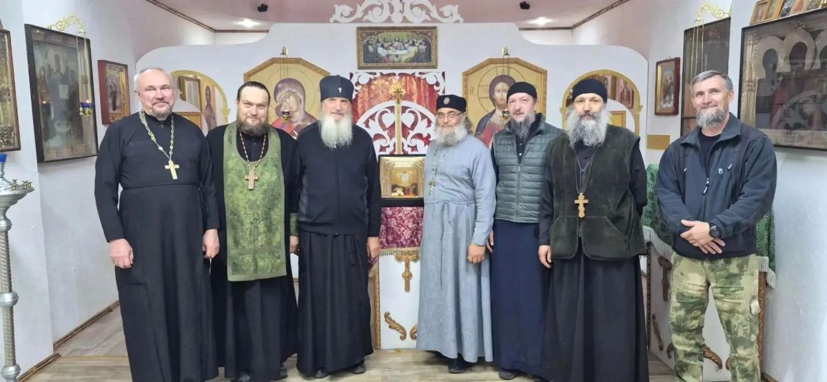 Оренбургский митрополит Петр в ДНР передал 7 тонн гуманитарного груза участникам СВО Оренбургский митрополит Петр в ДНР передал 7 тонн гуманитарного груза участникам СВО