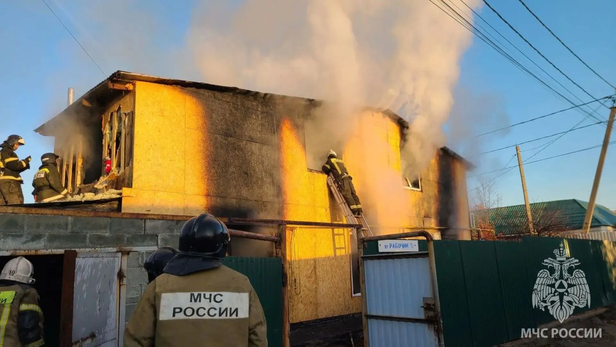 На пожаре в Орске спасены три человека На пожаре в Орске спасены три человека