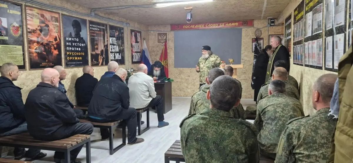 Оренбургский митрополит Петр в ДНР передал 7 тонн гуманитарного груза участникам СВО Оренбургский митрополит Петр в ДНР передал 7 тонн гуманитарного груза участникам СВО