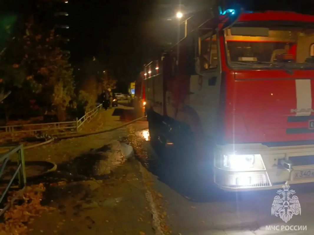 Три человека спасли на пожаре в Орске Три человека спасли на пожаре в Орске