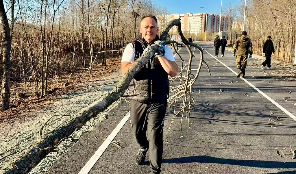 Парк «Березка» очистили от сухостоя и мусора Парк «Березка» очистили от сухостоя и мусора