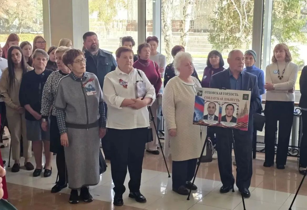 В Оренбурге открылась фотовыставка «Отцовская гордость – солдатская доблесть» В Оренбурге открылась фотовыставка «Отцовская гордость – солдатская доблесть»