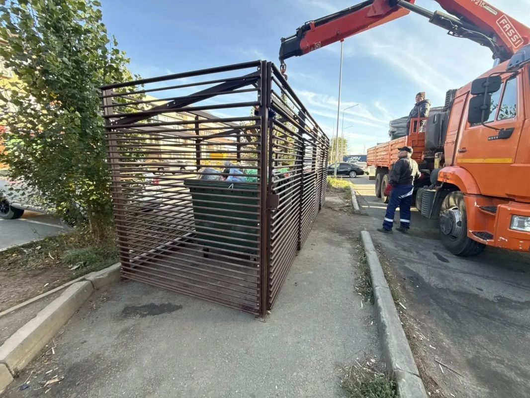 В Оренбурге обустроили современную контейнерную площадку для ТКО В Оренбурге обустроили современную контейнерную площадку для ТКО