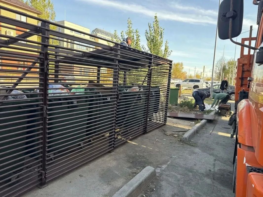 В Оренбурге обустроили современную контейнерную площадку для ТКО В Оренбурге обустроили современную контейнерную площадку для ТКО